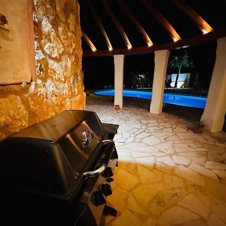 Villa Sanchez In Strandnaehe Mit Pool, Jacuzzi, Klima, Wifi, Gas Bbq Santanyi Exterior photo