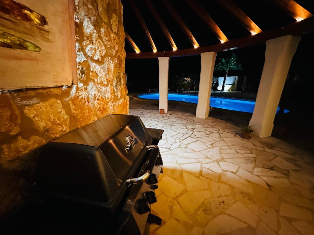 Villa Sanchez In Strandnaehe Mit Pool, Jacuzzi, Klima, Wifi, Gas Bbq Santanyi Exterior photo